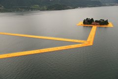 艺术家 Christo创建的『水上浮桥／floating piers』